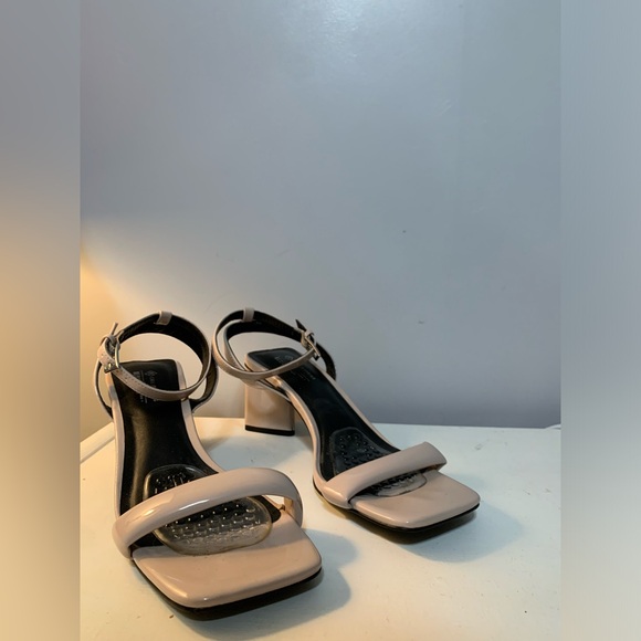 Nude heels - Picture 1 of 3